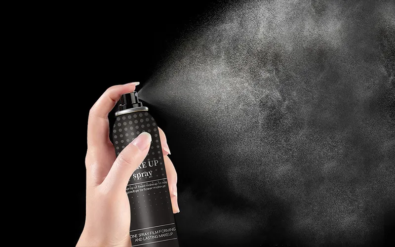 ​FÖRTROENDET ATT INTE TA BORT SMINK KOMMER FRÅN WILSONS INSTÄLLNINGSSPRAY.